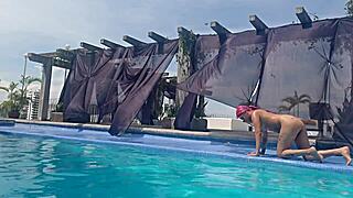 esto pasa cuando tu prima no lleva traje de baño cuando va a la alberca