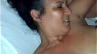 Novinho Bangs Karina While Another Waits