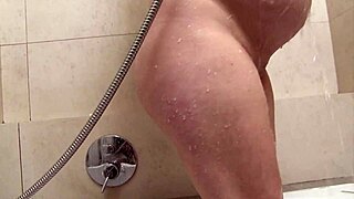 וואו, אישה בהריון רוכבת על הזין של אח של בעל מאחורי גבו... מטורף!