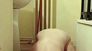 2024 08 27 Esclave F Mange A La Gamelle