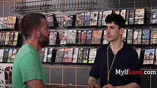 Oi, Tengok MILF Berbuah Besar Ni Hisap Lelaki Hebat!