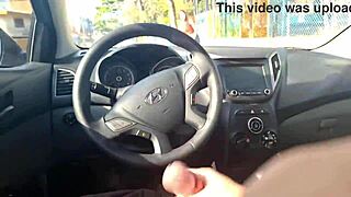 Julkinen runkkaus autossa kovan tiedon metsästyksessä