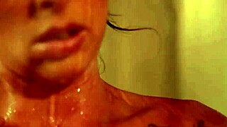 tomando aquele banho gostoso e provocando o fot�grafo