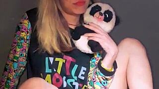 Bonneyuwu - 15 08 Pijama Masturbacion Dildo y Peluche