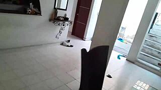 La hermana cumple deseos con su hermano