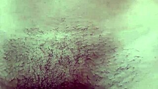 essa novinha puta mostra buceta peluda na rua