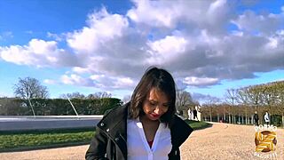 Christina petite 18+ milf brunette dechaine pour sa premiere video