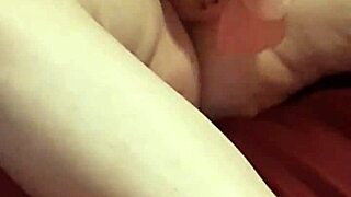 Milf Jessi Masterbaits Using Dildo for Cum