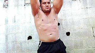 yuri gaucho - brazilian bear handjob cumload!