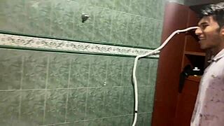 Mi Prima Se Ducha La Espié Y Terminamos Follando Su Coño Y Tetas Grandes