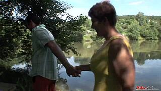 uhh, fat ass mature lady takin young cock outdoor... so wild!