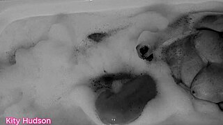 Curvy Kity Hudson Toys Pussy in Bath