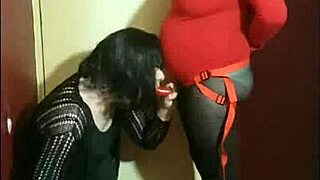 Crossdresser performs ass to mouth in homemade collection