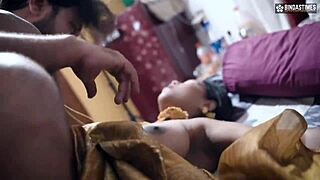 देखना चाहते हो इस तमिल हाउसवाइफ को देवर से जोरदार चुदाई करवाते? पुसी पर कमशॉट हिंदी ऑडियो के साथ!