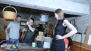 أليس مايز في ثريسوم أنال بري مع دي بي