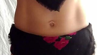 I admire Cross Mariana's ass and body dance.