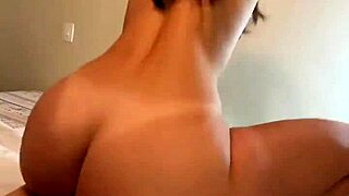 big ass babe rides cowgirl with small waist spreading