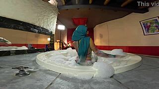 Mia Niqab does pussy to mouth in jacuzzi!