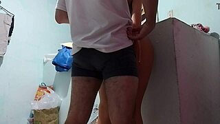 Tremendo Cuerpo Se Gasta La Puta De Mi Madrastra Cuando Mi Papa No Esta En Casita