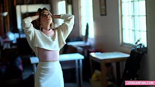 can tiny lesbian girl handle tight fingering?