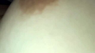 Латте из сосков - хочешь попробовать молочную фишку этой милфы?