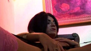 Δες αυτή τη Γερμανίδα γκόμενα να γαμάται στην κουζίνα