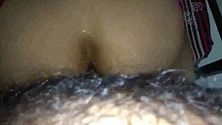 Mamãe madura caseira leva buceta e cu fodidos com final cremoso