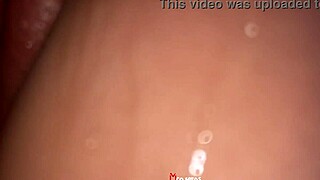 ella tiene un orgasmo y se chorrea mientras le doy de a perrito