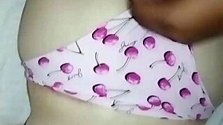 Primera vez por atras despues del colegio descansa y me agarra por atras casero amateur latina