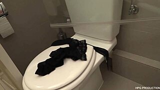 Blonde cougar devient folle avec une creampie