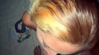 latina puta mamando y cabalgando a cliente afortunado hasta sacarle su leche