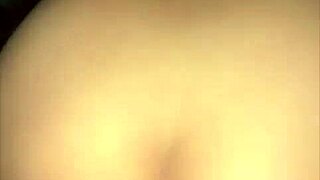 latina puta mamando y cabalgando a cliente afortunado hasta sacarle su leche