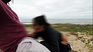 Dia de anal na praia com voyer safados 😈