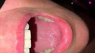 Colombiana Sabrinafoxy Seduces Lover in Hotel for Blowjob