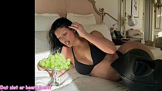 Wow! Dutch Kylie Jenner Commands in Joivideo!