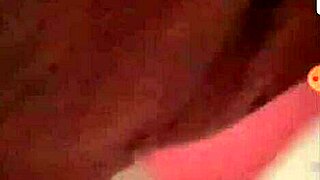 latina babe explores herself in solo session