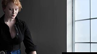 Hairy stripper Keira Croft devours redhead Izzabella Robbins' pussy in intense lesbian 69!