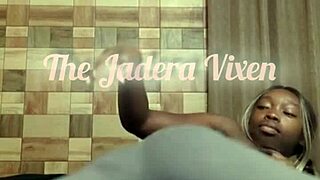 Jadera Vixen makes her ass clap in yoga pants