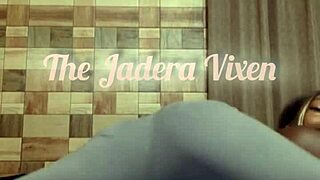 Jadera Vixen makes her ass clap in yoga pants