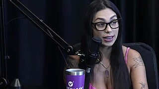 Didy Reis gets hacked, records with Maximo Garcia, shares exhibitionist tips.