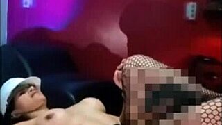 la arquitecta cachonda se folla a sus obreros para mejorar la relaci�n laboral