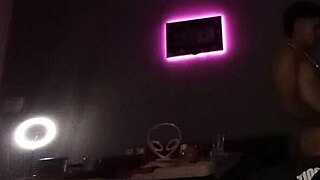 Dejan sola a mi hermanastra y me la termino follando