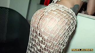 novidade no favela, babaloo shows off her beautiful latina ass!