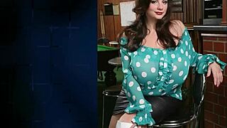 girls in bikinis with big boobs no bra