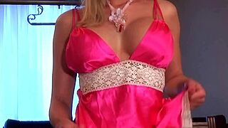 omg, this super hottie got me goin crazy!