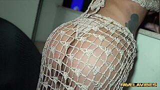 novidade no favela, babaloo shows off her beautiful latina ass!