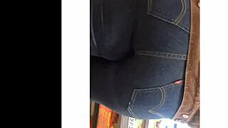 Big booty nalgona shakes ass