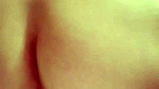 elle m'excite en parlant salement et fait la chienne accro à ma bite