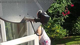 Sexy Neighbor with Big Tits and Ass Flashes Her Feet