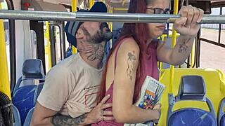 Elev bliver tafset af gammel mand på offentlig bus